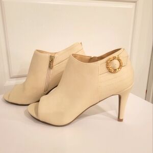 JONES NEW YORK PEPITO CREAM PEEP TOE ANKLE BOOTIES SIZE 8